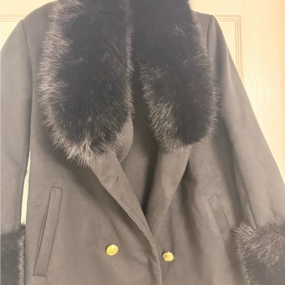 Elegant Black Fur-Trimmed Women's Coat - Picture 2 of 5